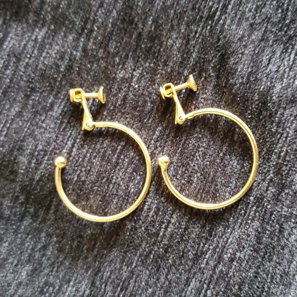 Vintage Napier Gold-Tone Thin Smooth Circle Hoop Clip On Screw Back Earrings - Picture 7 of 8